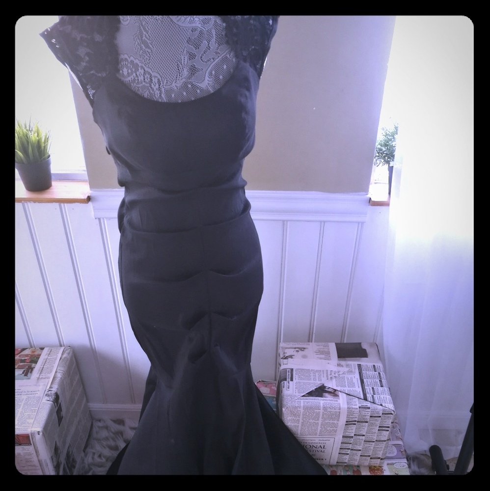 Cache Black Lace Mermaid Evening Dress